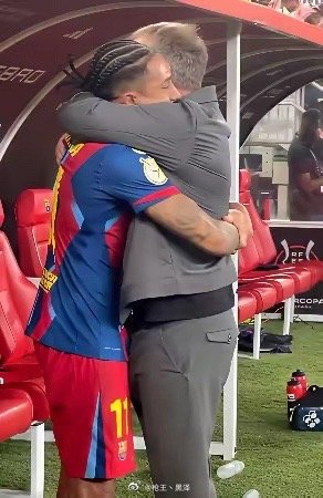 kaiyun体育-拉菲尼亚称弗里克改变其巴萨生涯，自信助其转型终结者|巴塞罗那|拉菲尼亚·阿尔坎塔拉|数据|足球|夺冠_新浪新闻