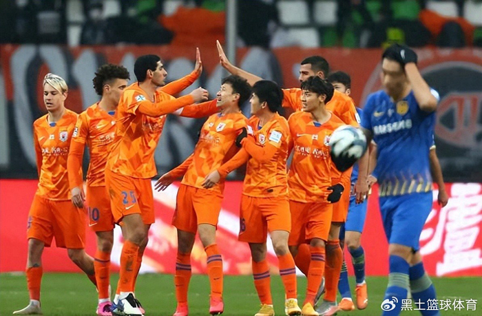 开云app下载-鲁能锋线还有一位黑马新星,至今未在一线队亮相,有望接班刘彬彬|中超|闫恒烨|夏窗|阿尔瓦罗|山东泰山_新浪体育_新浪新闻